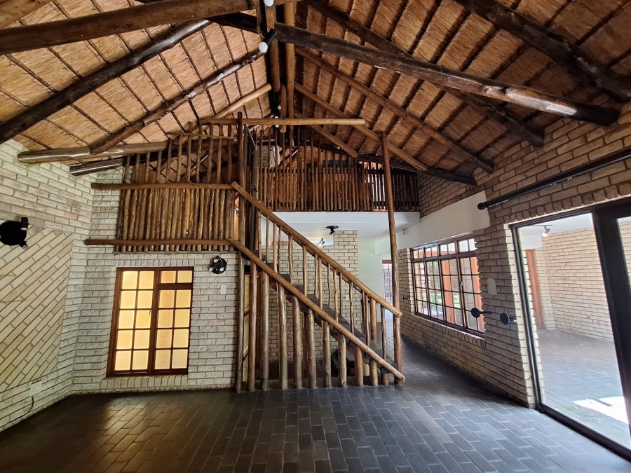 5 Bedroom Property for Sale in Mooivallei Park North West